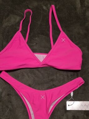 Hot Pink Women's Triangle Bikini Set - 2-Piece Swimwear